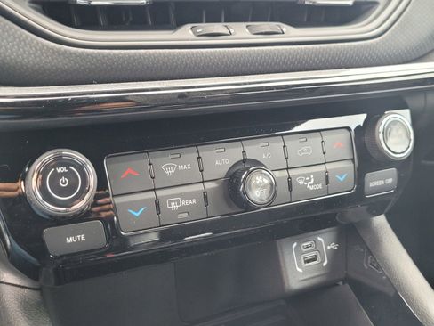 New 2026 Jeep Compass Latitude AWD/4WD image 16