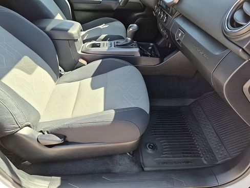 Used 2021 Toyota Tacoma TRD Off-Road w/ Technology Package image 16