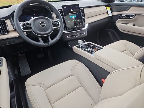 New 2026 Volvo XC90 B6 Plus w/ Protection Package Premier image 3