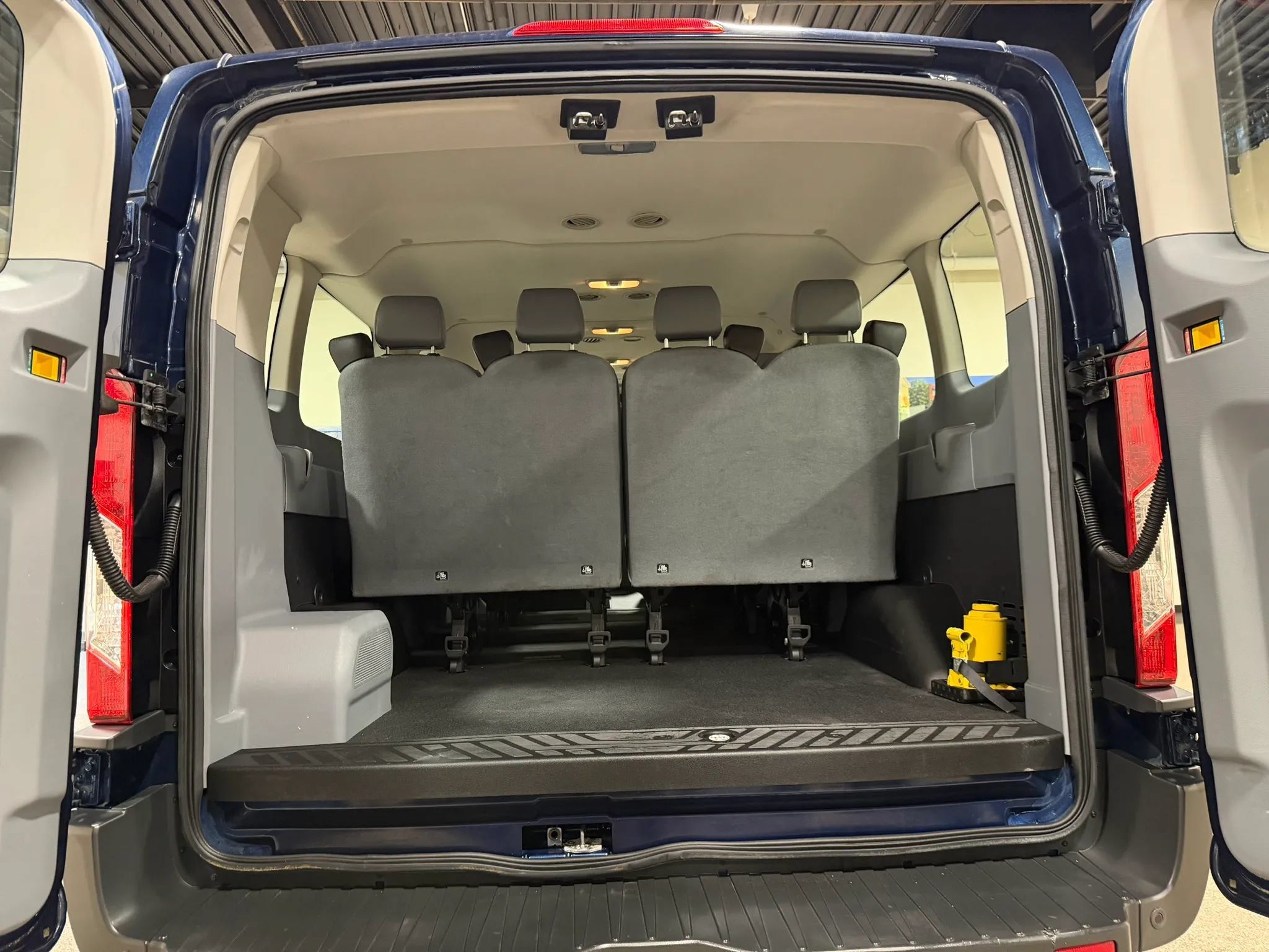 Used 2016 Ford Transit 350 XL RWD image 28