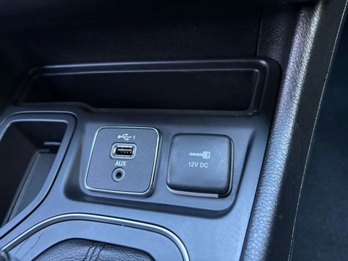 Used 2019 Jeep Cherokee Latitude w/ Popular Appearance Group FWD image 29