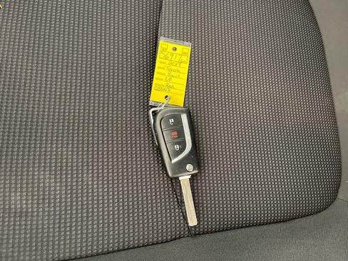 Used 2019 Toyota RAV4 LE AWD/4WD image 26