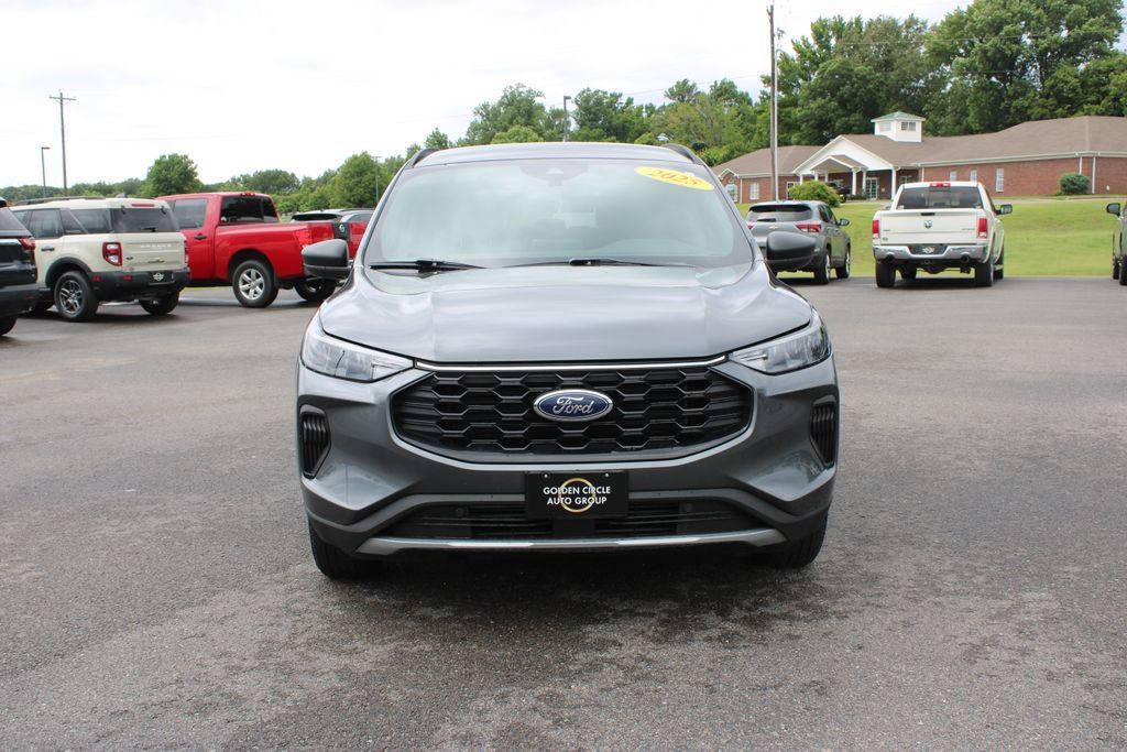 Used 2025 Ford Escape ST-Line FWD image 3