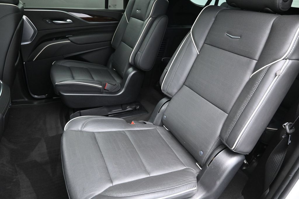Used 2022 Cadillac Escalade ESV Premium Luxury w/ Performance Package AWD/4WD image 26