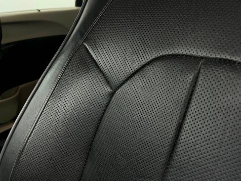 Used 2020 Chrysler Pacifica Limited FWD image 17
