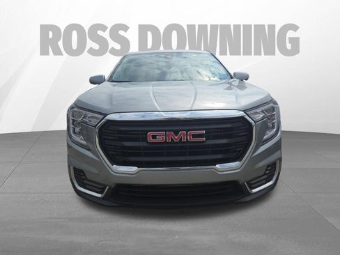 Used 2024 GMC Terrain SLE FWD image 2