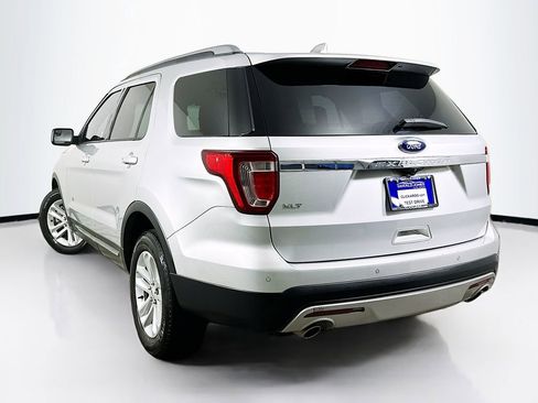Used 2017 Ford Explorer XLT w/ Equipment Group 202A FWD image 6
