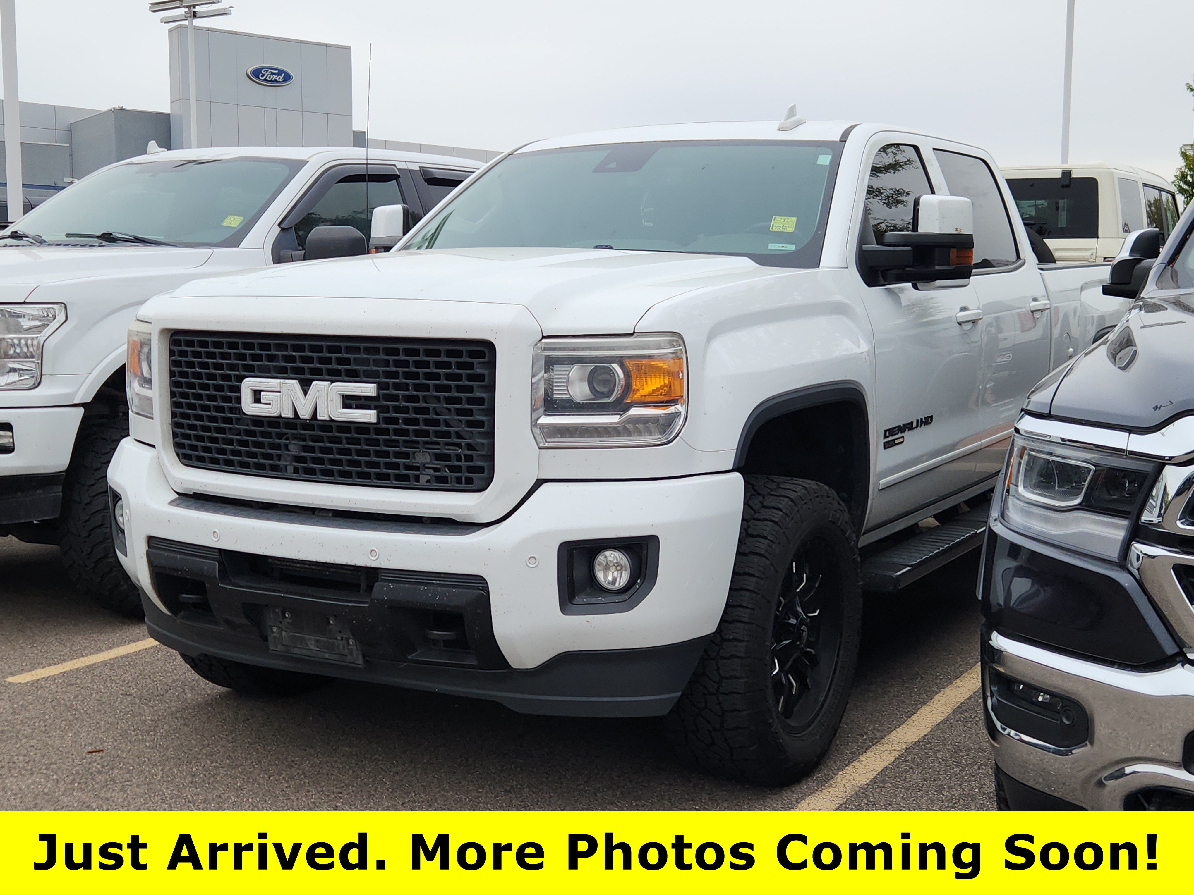 Used 2015 GMC Sierra 2500 Denali w/ Duramax Plus Package AWD/4WD image 1