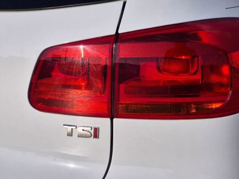 Used 2017 Volkswagen Tiguan Sport FWD image 34