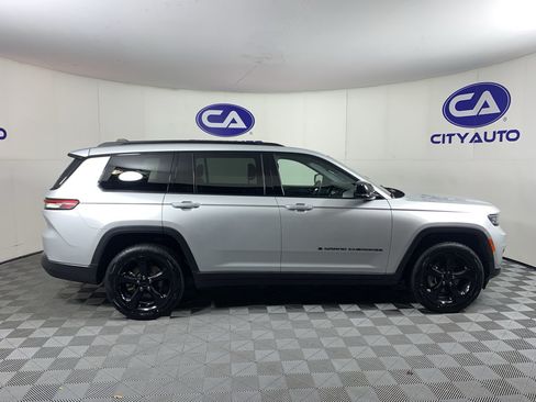 Used 2023 Jeep Grand Cherokee L Laredo AWD/4WD image 2