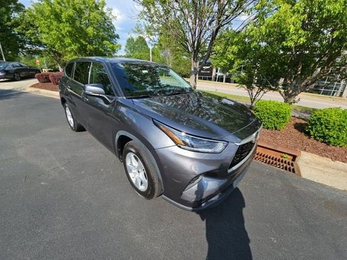 Used 2021 Toyota Highlander L image 8