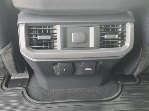 Used 2023 Ford F150 Lariat w/ Trailer Tow Package image 21