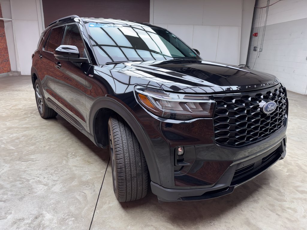 Used 2025 Ford Explorer ST-Line w/ ST-Line Street Pack AWD/4WD image 8