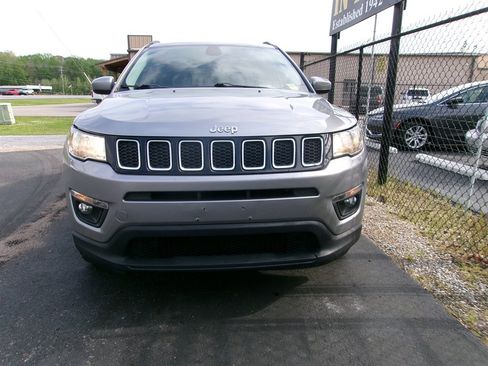 Used 2019 Jeep Compass Latitude w/ Popular Equipment Group image 4