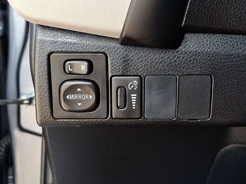 Certified 2018 Toyota Corolla LE FWD image 28