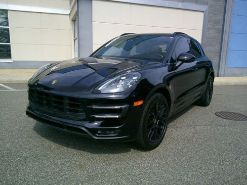 Used 2018 Porsche Macan Turbo image 16