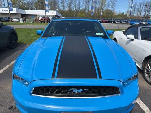 Used 2013 Ford Mustang Convertible RWD image 2