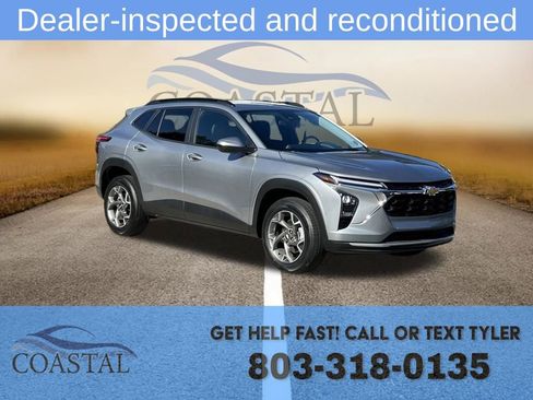 Used 2025 Chevrolet Trax LT FWD image 3