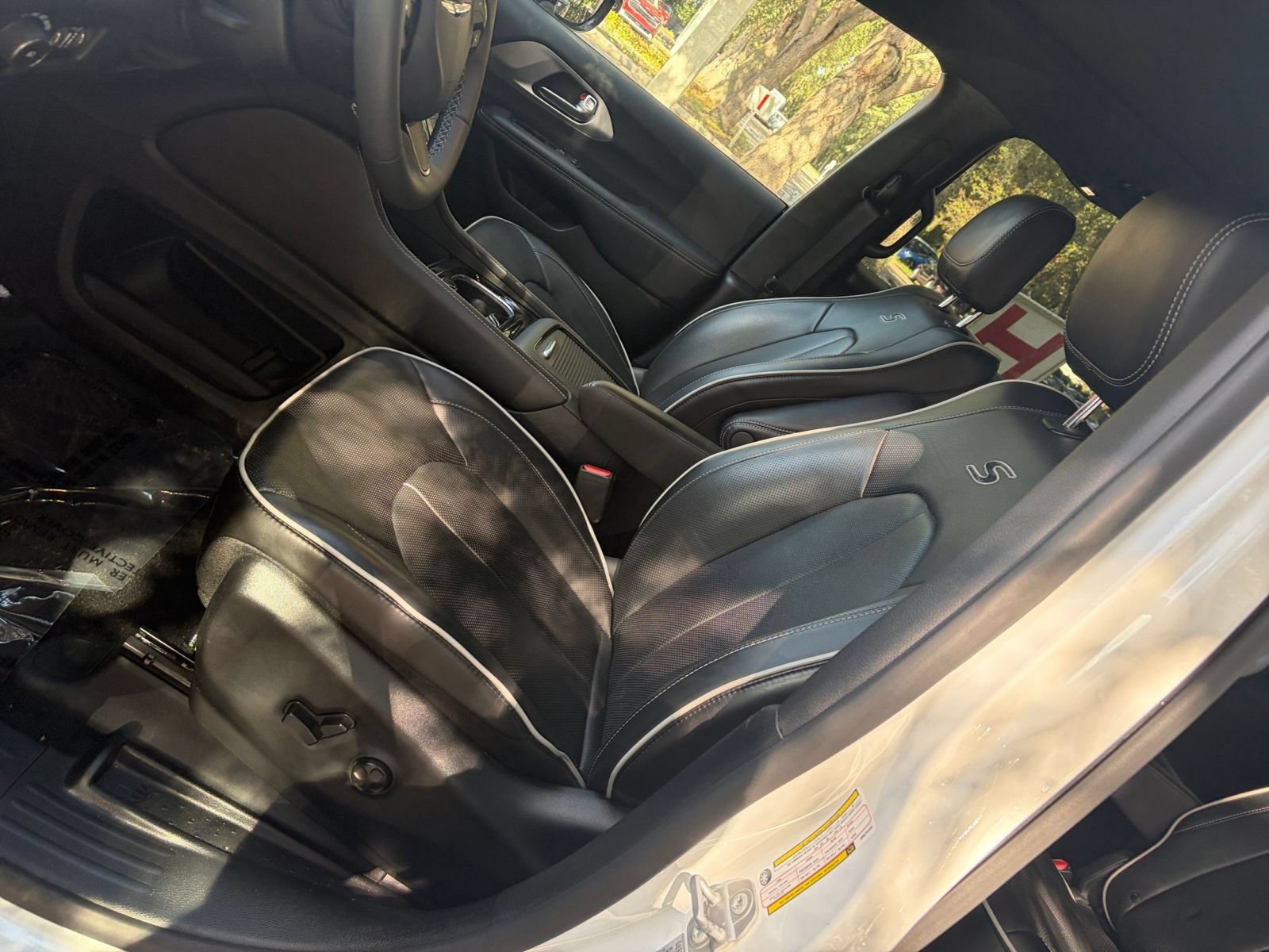 Used 2025 Chrysler Pacifica Limited FWD image 40