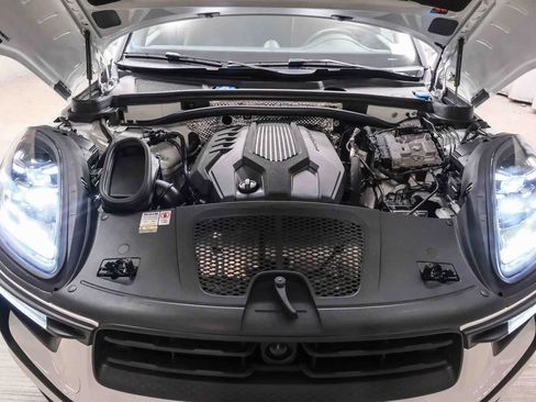 Used 2023 Porsche Macan AWD/4WD image 33