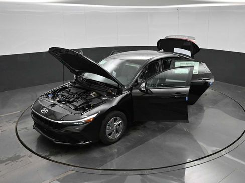New 2026 Hyundai Elantra SE FWD image 41