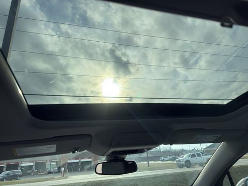 Used 2020 Buick Enclave Premium w/ Sun and Sites Package image 10