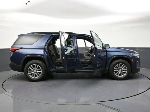 Used 2023 Chevrolet Traverse LT AWD/4WD image 34