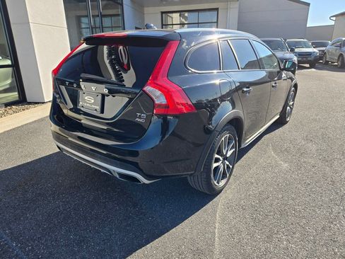 Used 2017 Volvo V60 T5 Cross Country w/ Convenience Package image 3