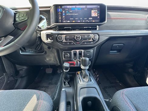 Used 2024 Jeep Wrangler Rubicon AWD/4WD image 11