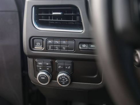 Used 2023 GMC Yukon XL AT4 w/ AT4 Premium Package AWD/4WD image 12