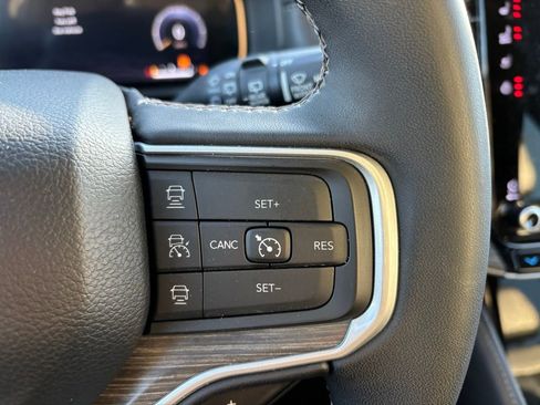 Used 2023 Jeep Wagoneer L Series II image 16