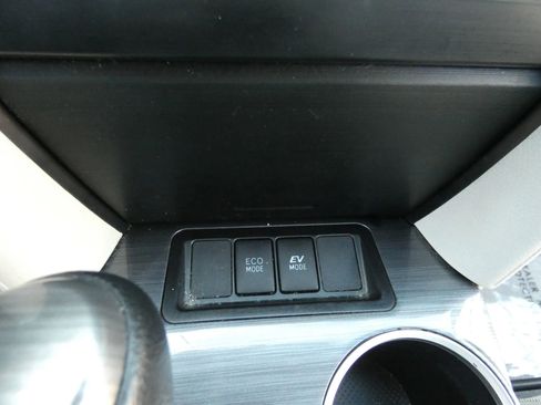 Used 2013 Toyota Camry LE image 61