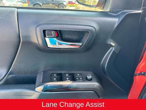 Used 2017 Toyota Tacoma TRD Off-Road image 23