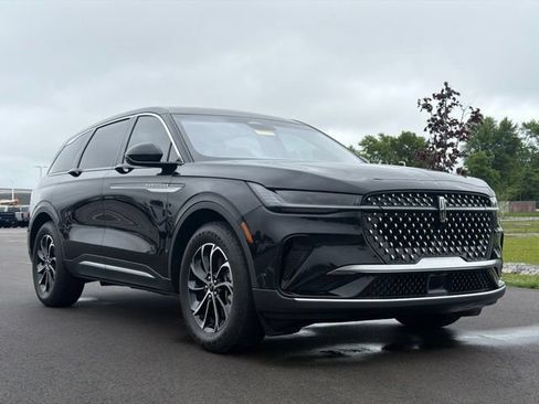 Used 2024 Lincoln Nautilus Premier w/ Equipment Group 102A AWD/4WD image 2