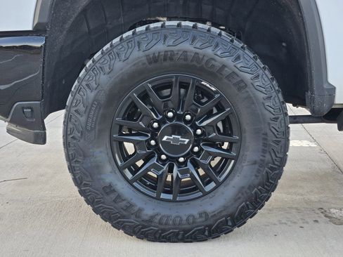 Certified 2025 Chevrolet Silverado 2500 ZR2 w/ Technology Package image 14