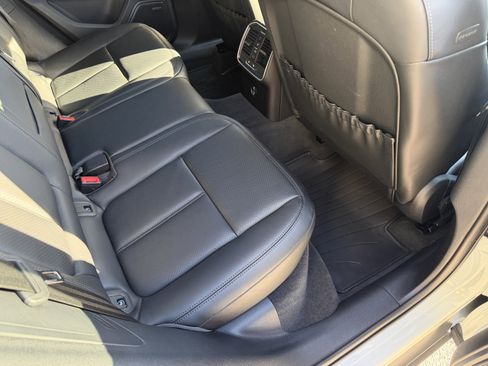 Certified 2024 Porsche Macan image 26