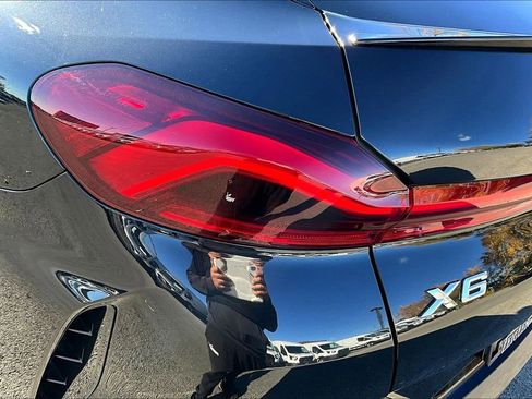 Used 2022 BMW X6 xDrive40i w/ M Sport Package image 29