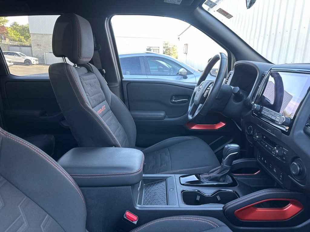 Used 2022 Nissan Frontier PRO-4X AWD/4WD image 9