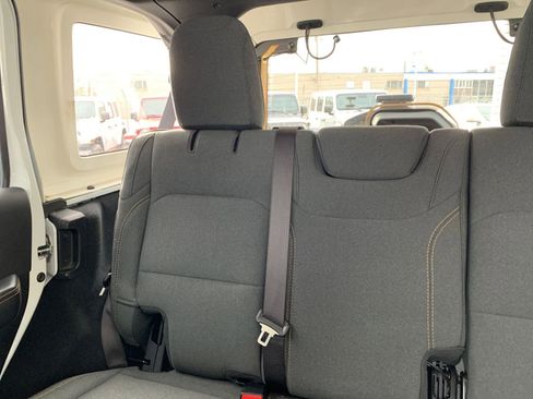 Used 2025 Jeep Wrangler Sahara image 38