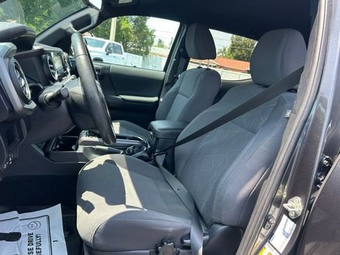 Used 2019 Toyota Tacoma TRD Sport AWD/4WD image 13