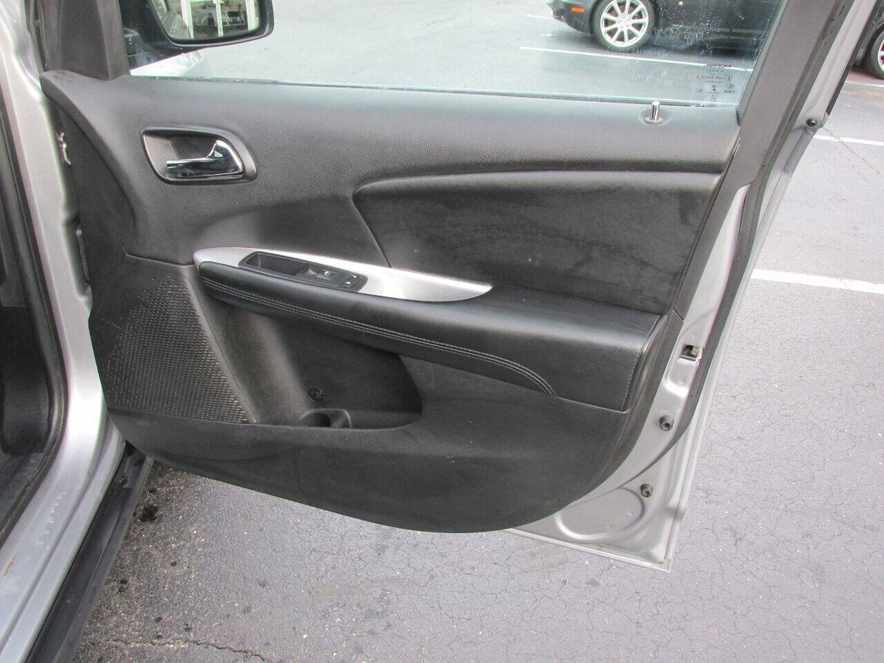 Used 2017 Dodge Journey SE w/ Flexible Seating Group FWD image 31
