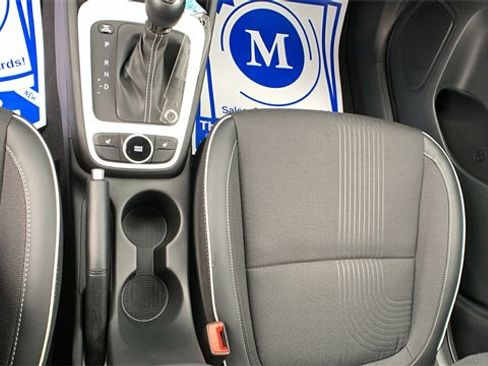 Certified 2025 Hyundai Venue Limited image 17