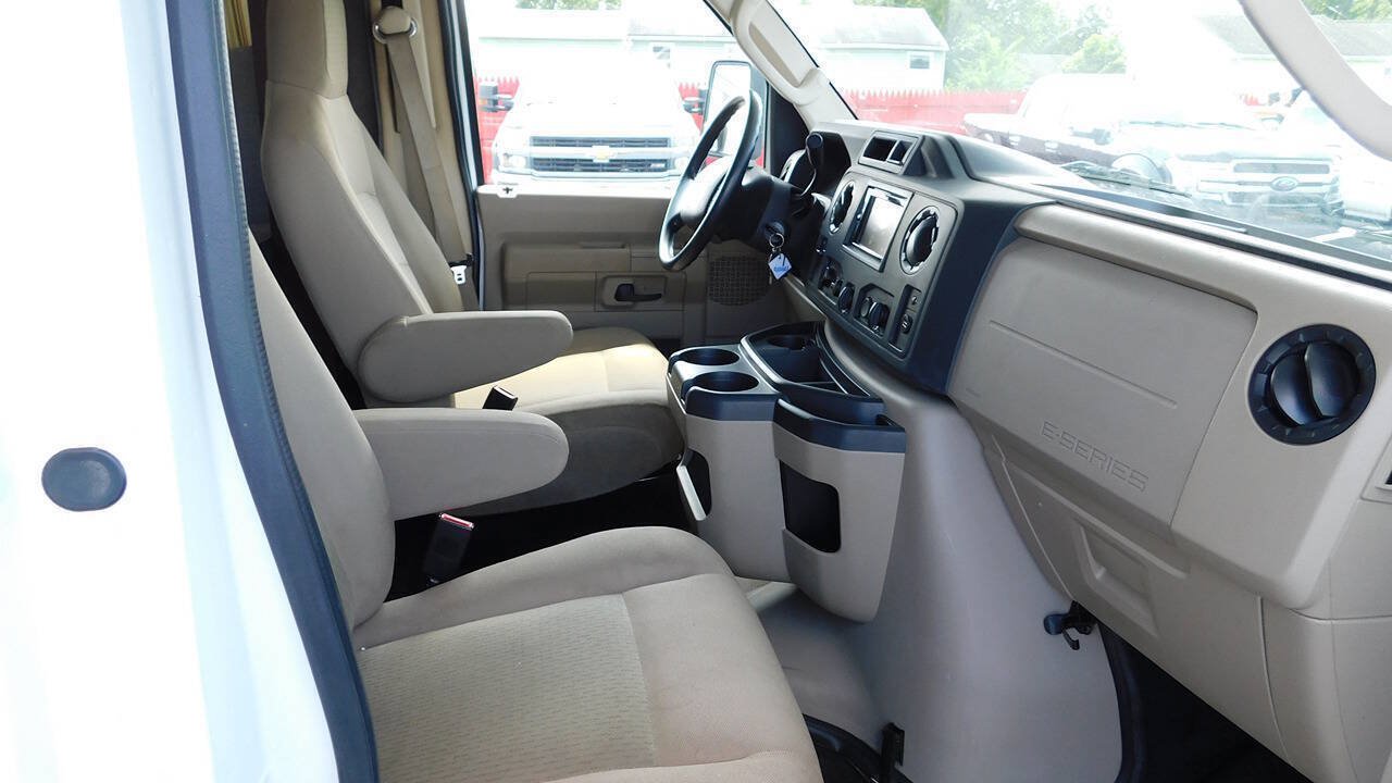 Used 2019 Ford E-450 and Econoline 450 Super Duty w/ Motorhome Prep Package RWD image 18