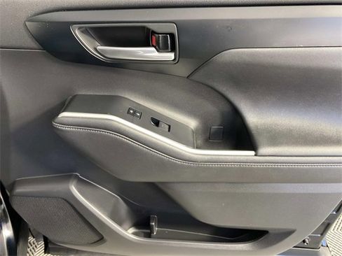 Used 2023 Toyota Highlander XLE image 26