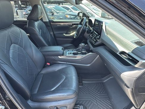 Used 2020 Toyota Highlander Platinum image 40