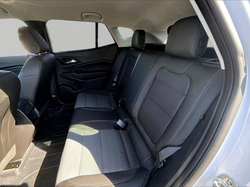 Used 2025 Chevrolet Trax LT w/ Driver Confidence Package FWD image 22