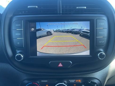 Used 2025 Kia Soul LX w/ LX Technology Package FWD image 16