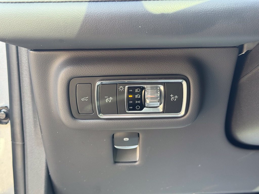 Used 2025 Lincoln Nautilus Reserve w/ Jet Appearance Package AWD/4WD image 19