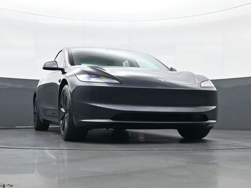 Used 2025 Tesla Model 3 Long Range image 25