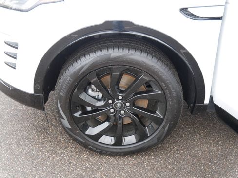 Used 2024 Land Rover Discovery Sport Dynamic SE image 15